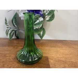 Vintage Green Ribbed Art Glass Vase‎ Mid Century Style Pedestal Display Holiday